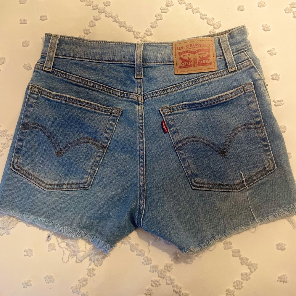 2” Inseam Levi Shorts